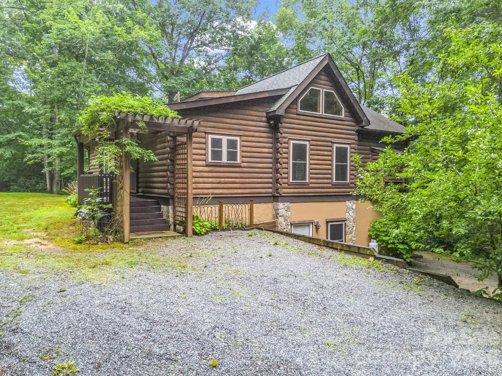160 Sweetwater Ridge Road Balsam Grove NC 28708