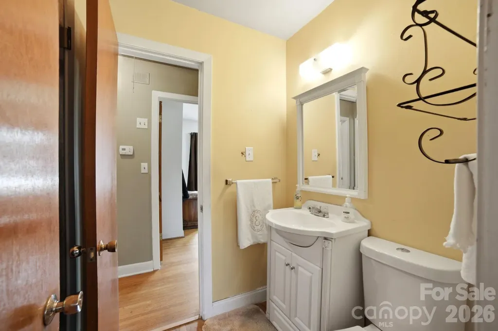 708 Aintree Road Charlotte NC 28215