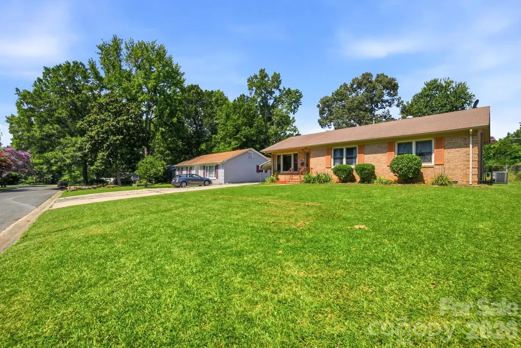 708 Aintree Road Charlotte NC 28215
