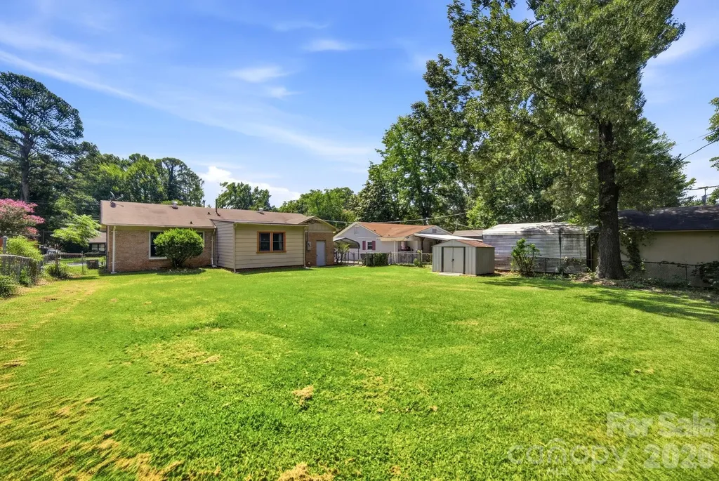 708 Aintree Road Charlotte NC 28215