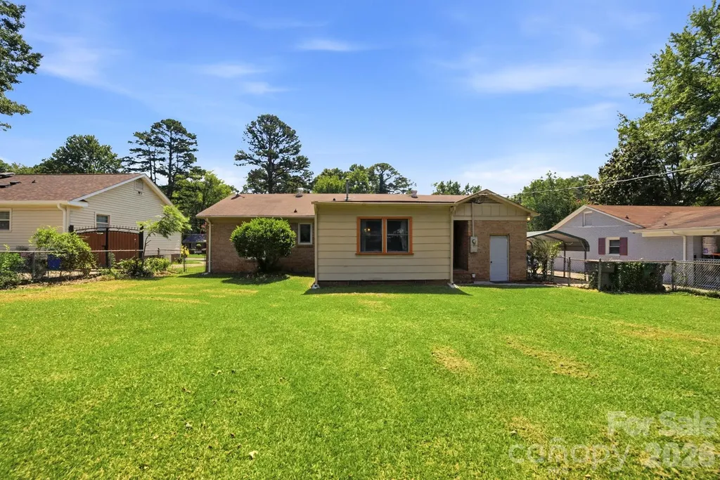 708 Aintree Road Charlotte NC 28215