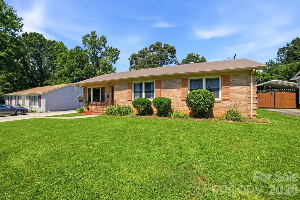 708 Aintree Road Charlotte NC 28215