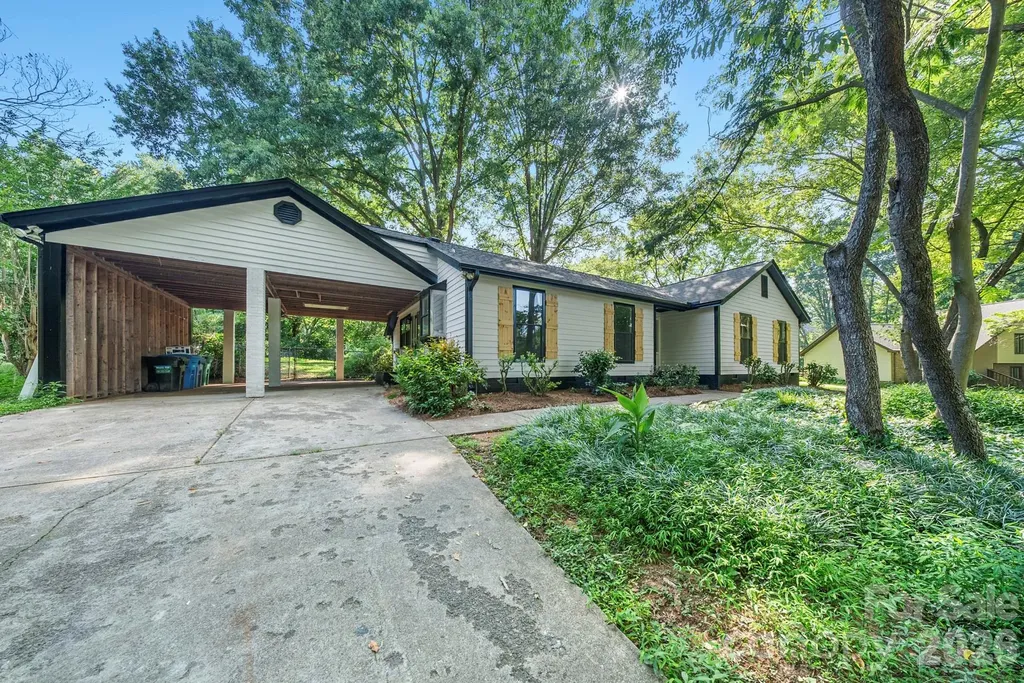 4739 Squirrel Nest Lane Charlotte NC 28227