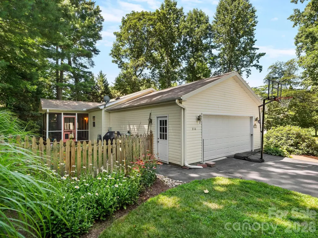210 N Hillandale Drive Extension East Flat Rock NC 28726