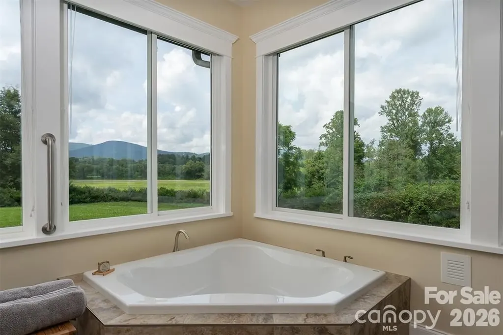 326 Golden Valley Drive Hendersonville NC 28792