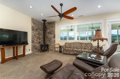 326 Golden Valley Drive Hendersonville NC 28792