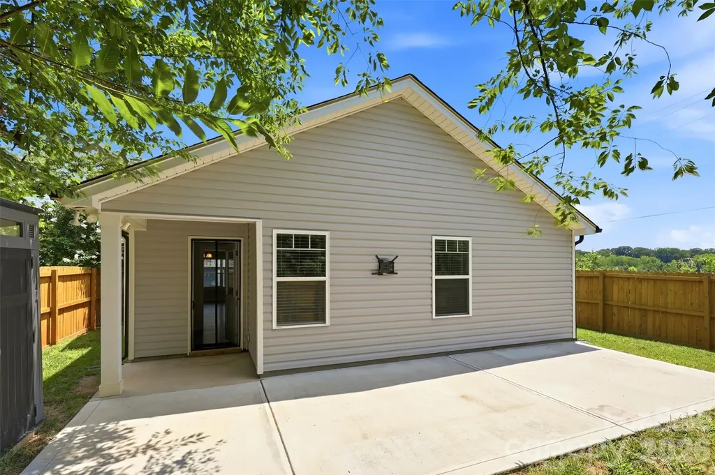 4221 E End Street Charlotte NC 28208