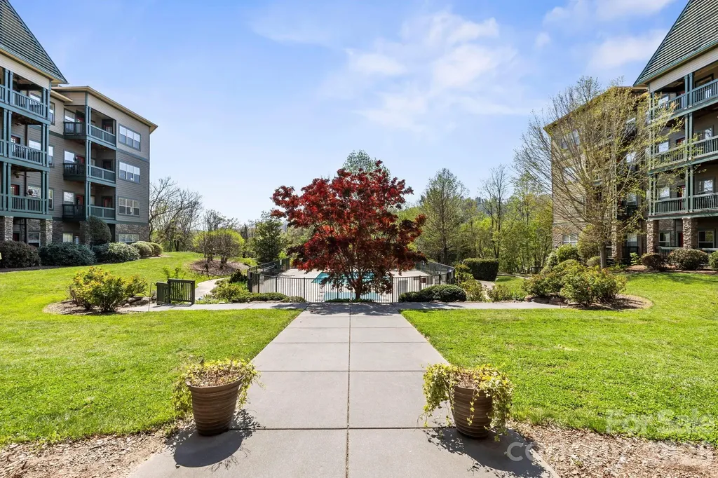 9 Kenilworth Knolls Asheville NC 28805