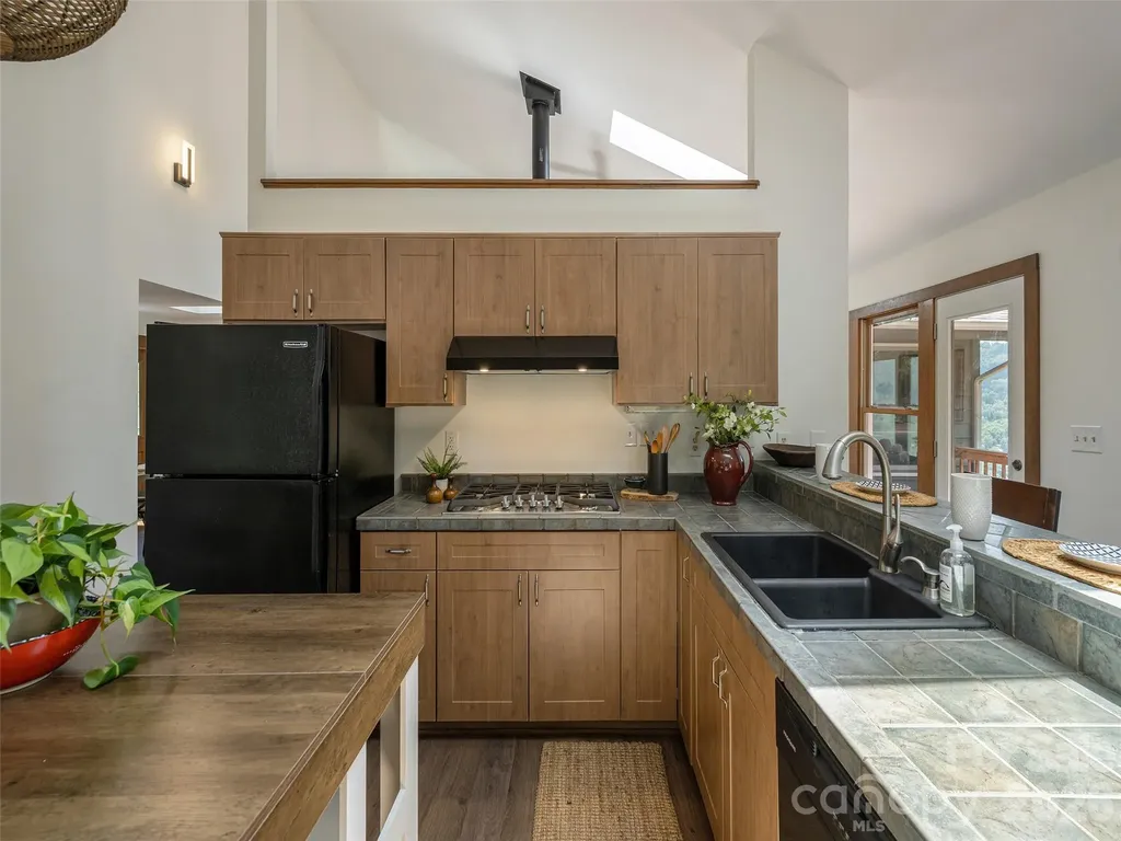 155 Crabapple Lane Asheville NC 28804