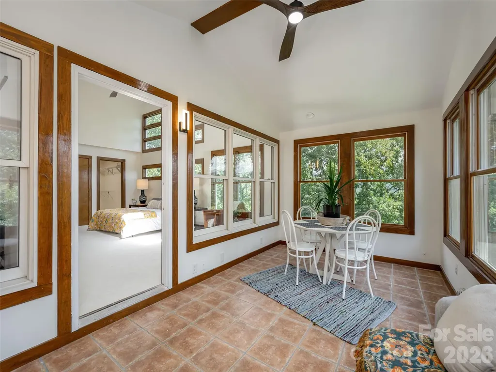 155 Crabapple Lane Asheville NC 28804