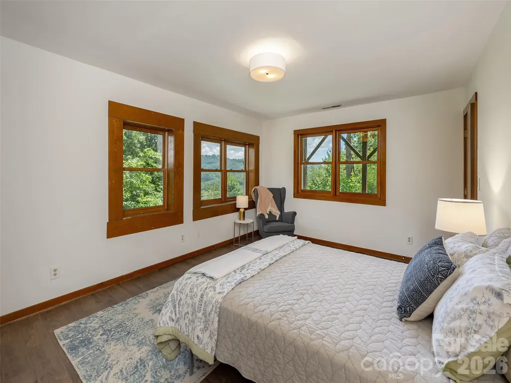 155 Crabapple Lane Asheville NC 28804