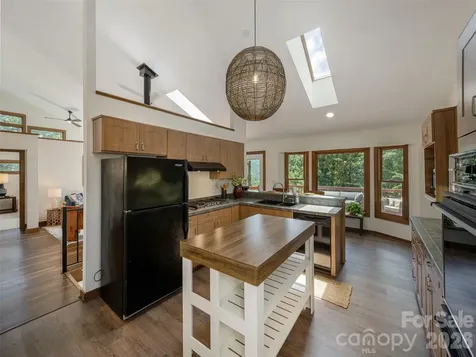 155 Crabapple Lane Asheville NC 28804