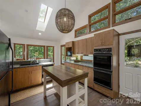 155 Crabapple Lane Asheville NC 28804