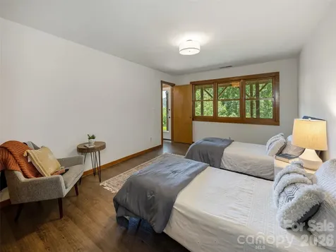 155 Crabapple Lane Asheville NC 28804