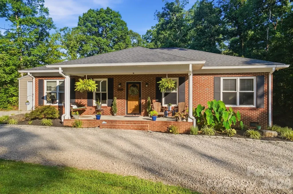 4739 Mountain Island Drive W Charlotte NC 28214