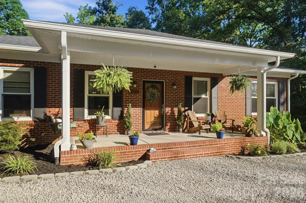 4739 Mountain Island Drive W Charlotte NC 28214