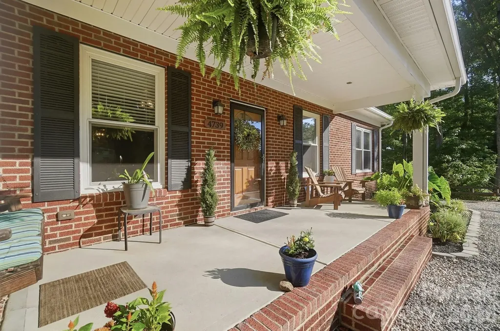 4739 Mountain Island Drive W Charlotte NC 28214