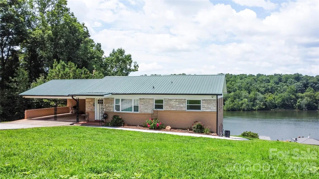 4852 Midway Sand Road Hickory NC 28601