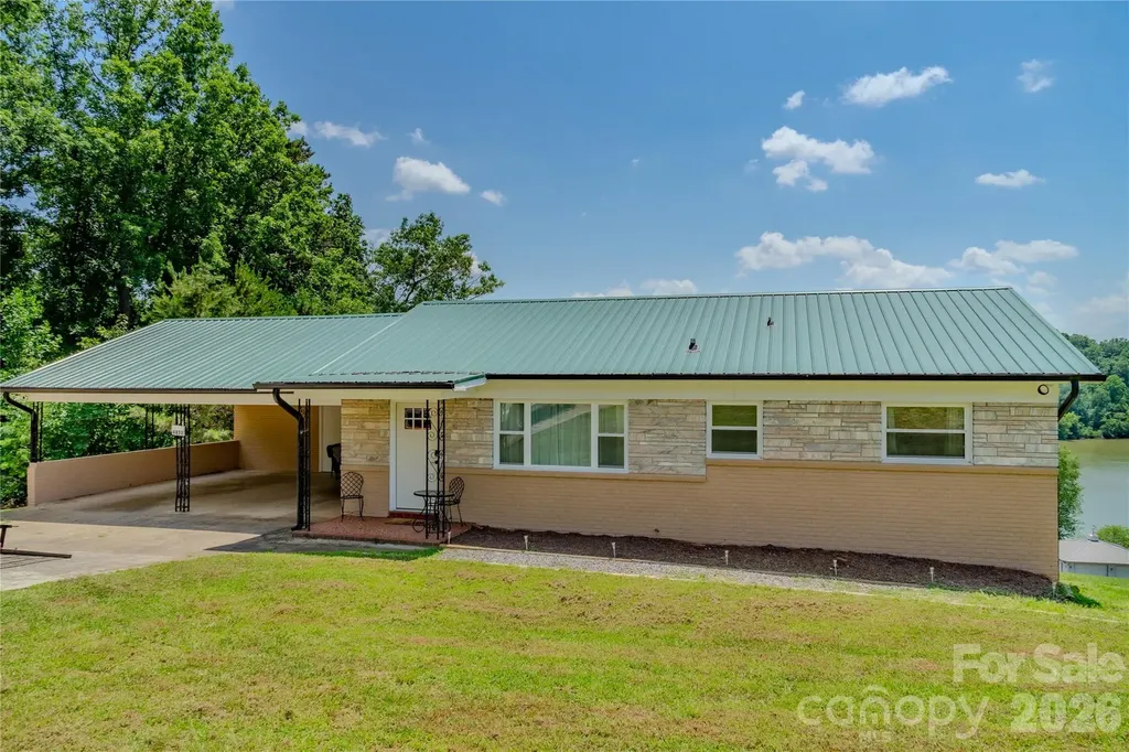 4852 Midway Sand Road Hickory NC 28601