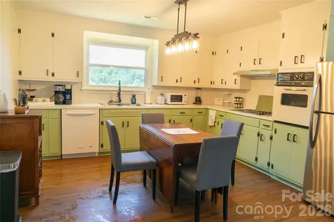 4852 Midway Sand Road Hickory NC 28601