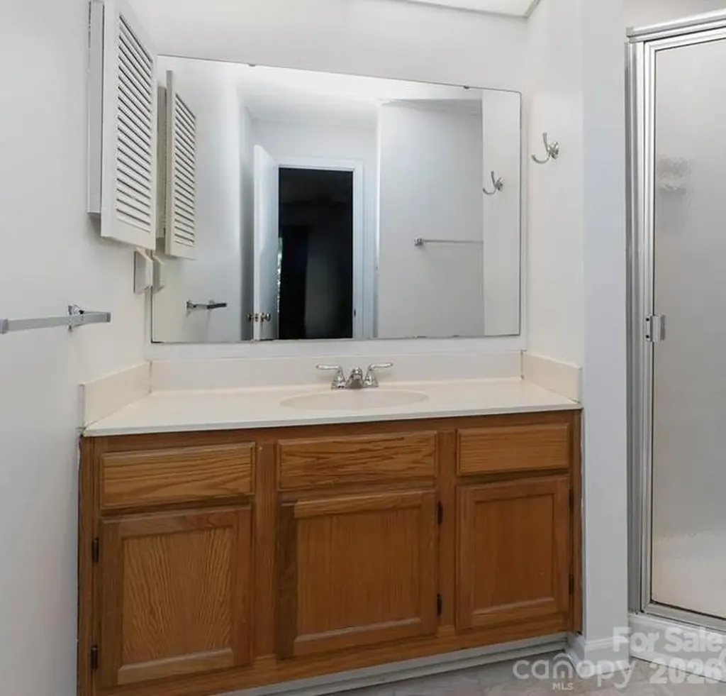 2536 Stradbrook Drive Charlotte NC 28210