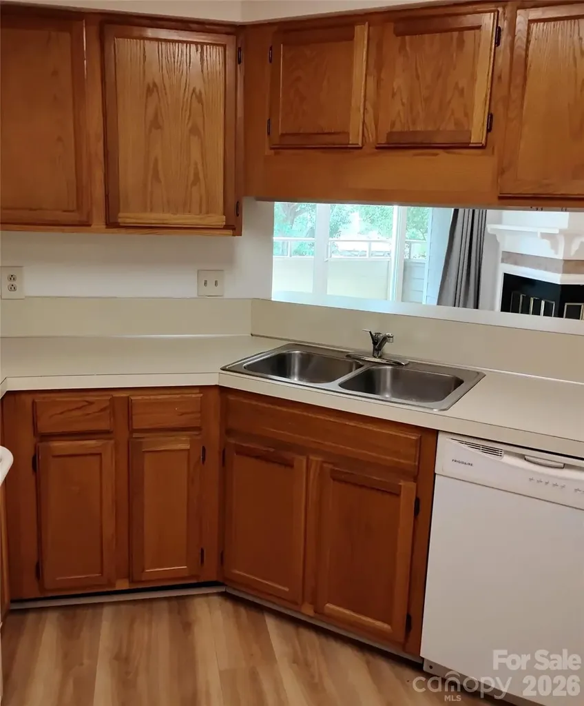 2536 Stradbrook Drive Charlotte NC 28210