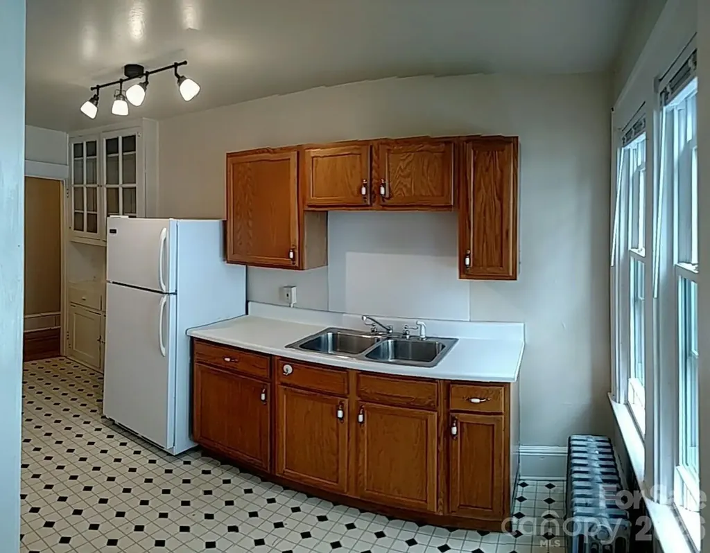 19 Saluda Street Asheville NC 28806