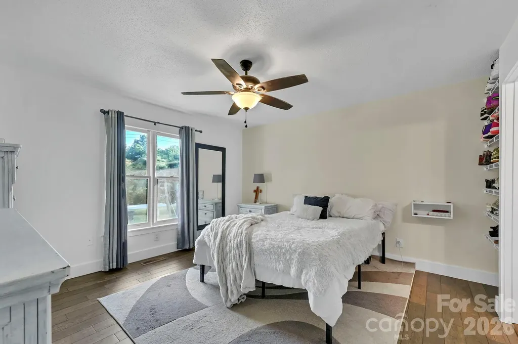 33 Souther Road Hendersonville NC 28732
