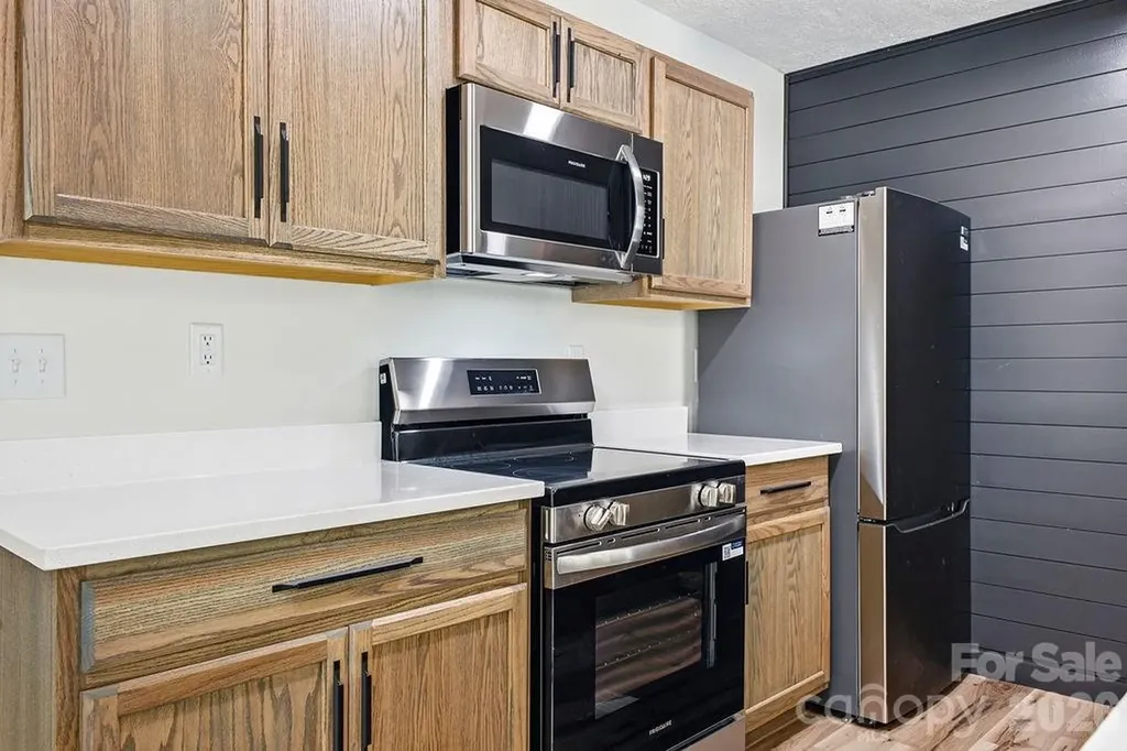 118 Willowbrook Road Hendersonville NC 28792
