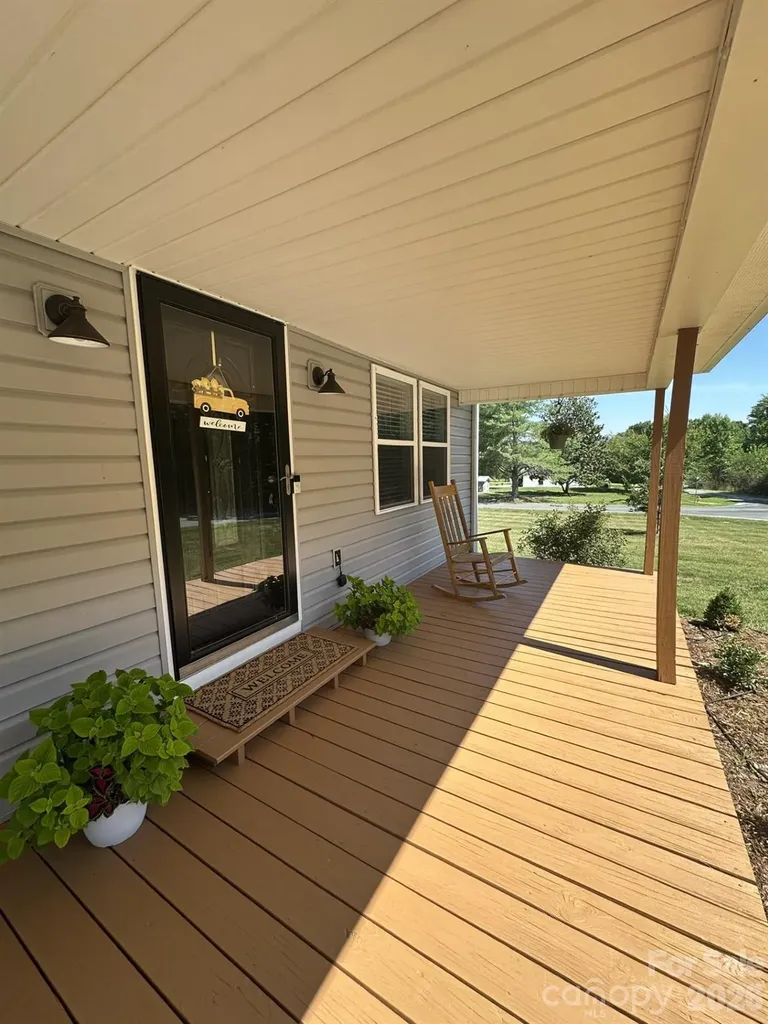 724 Johnson Farm Road Hiddenite NC 28636