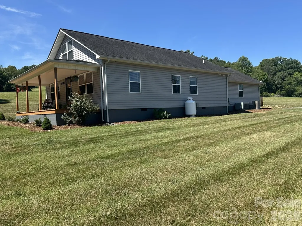 724 Johnson Farm Road Hiddenite NC 28636
