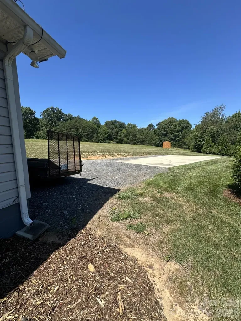 724 Johnson Farm Road Hiddenite NC 28636