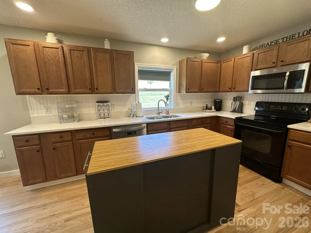 724 Johnson Farm Road Hiddenite NC 28636