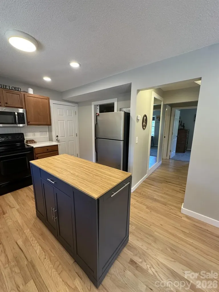 724 Johnson Farm Road Hiddenite NC 28636