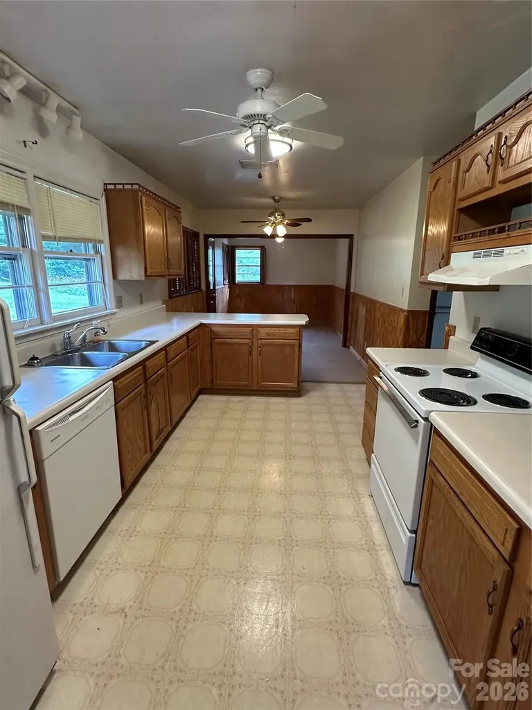 610 Enka Lake Road Candler NC 28715