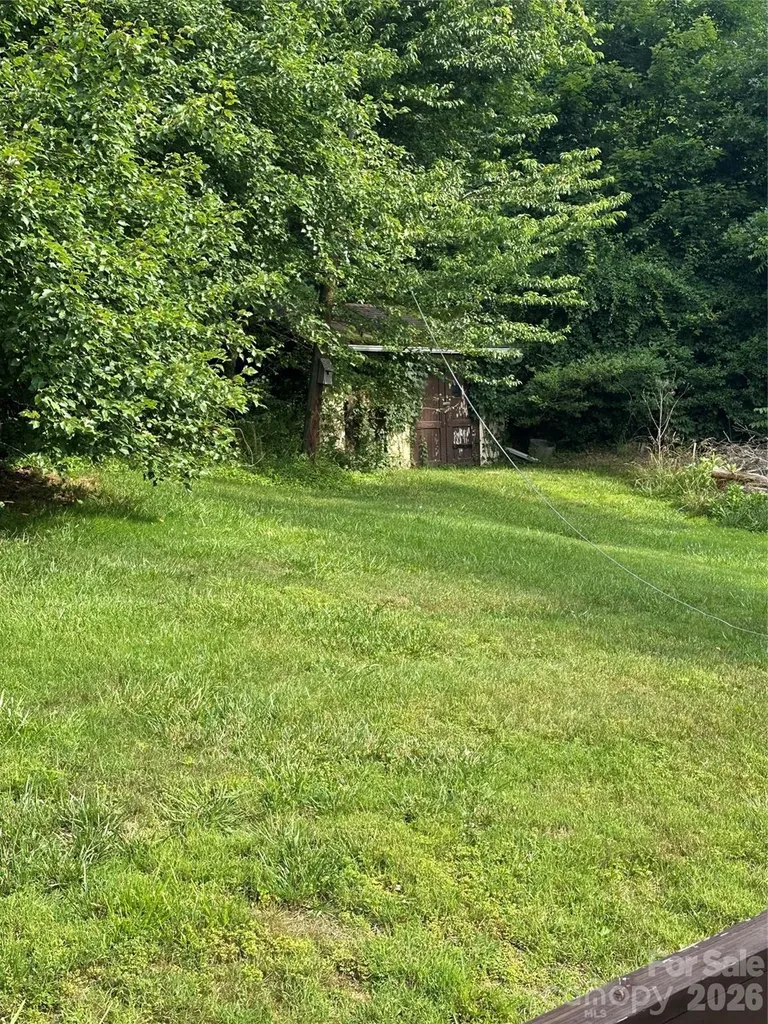 610 Enka Lake Road Candler NC 28715