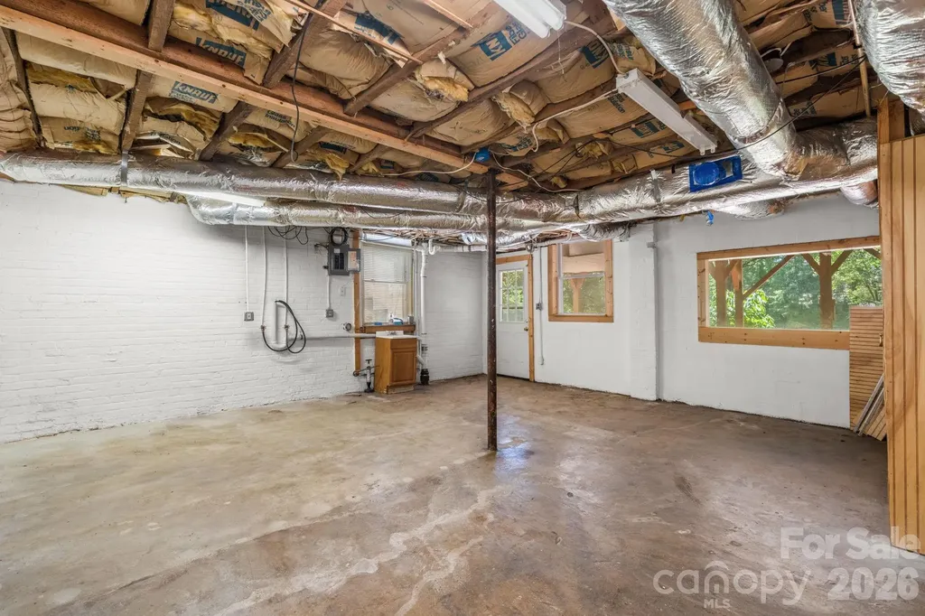407 10th Street Drive NW Hickory NC 28601