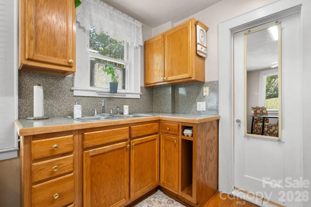 407 10th Street Drive NW Hickory NC 28601