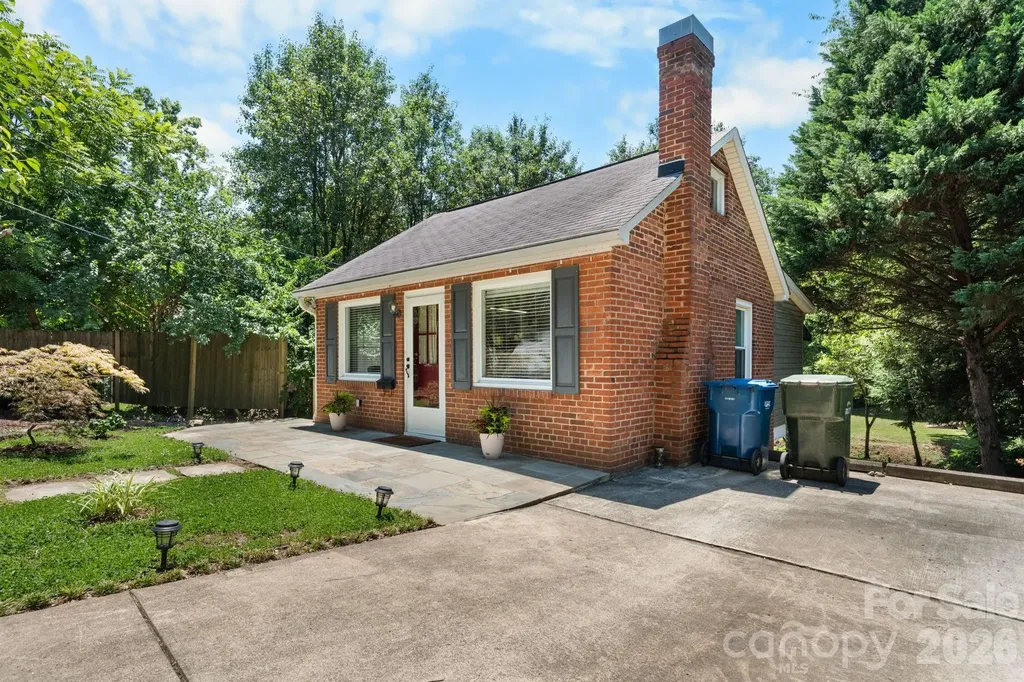 407 10th Street Drive NW Hickory NC 28601