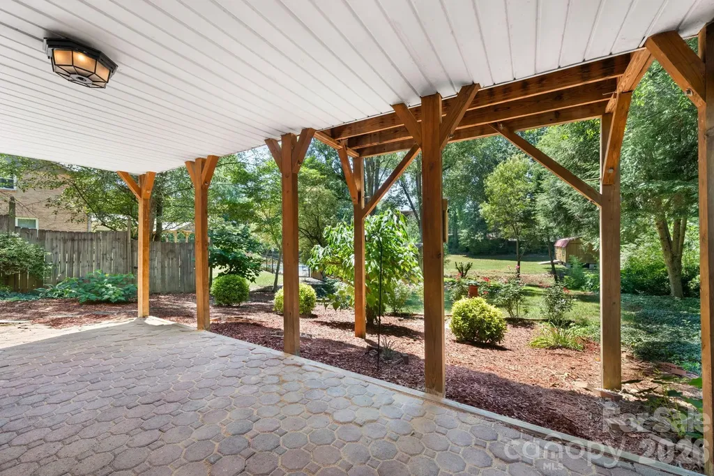 407 10th Street Drive NW Hickory NC 28601