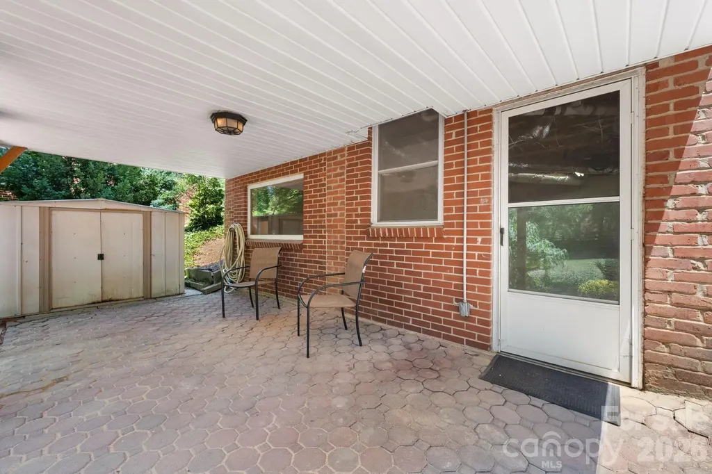 407 10th Street Drive NW Hickory NC 28601