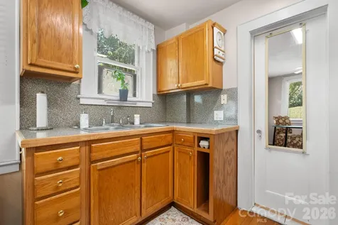 407 10th Street Drive NW Hickory NC 28601