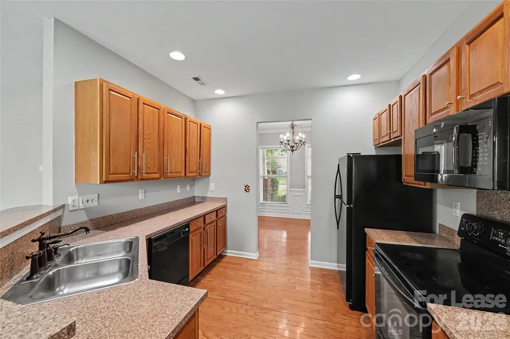 3111 Gloxinia Road Charlotte NC 28215
