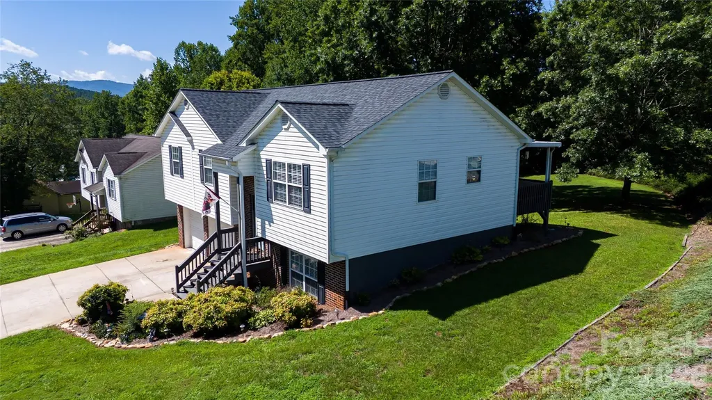 202 Raintree Lane Morganton NC 28655