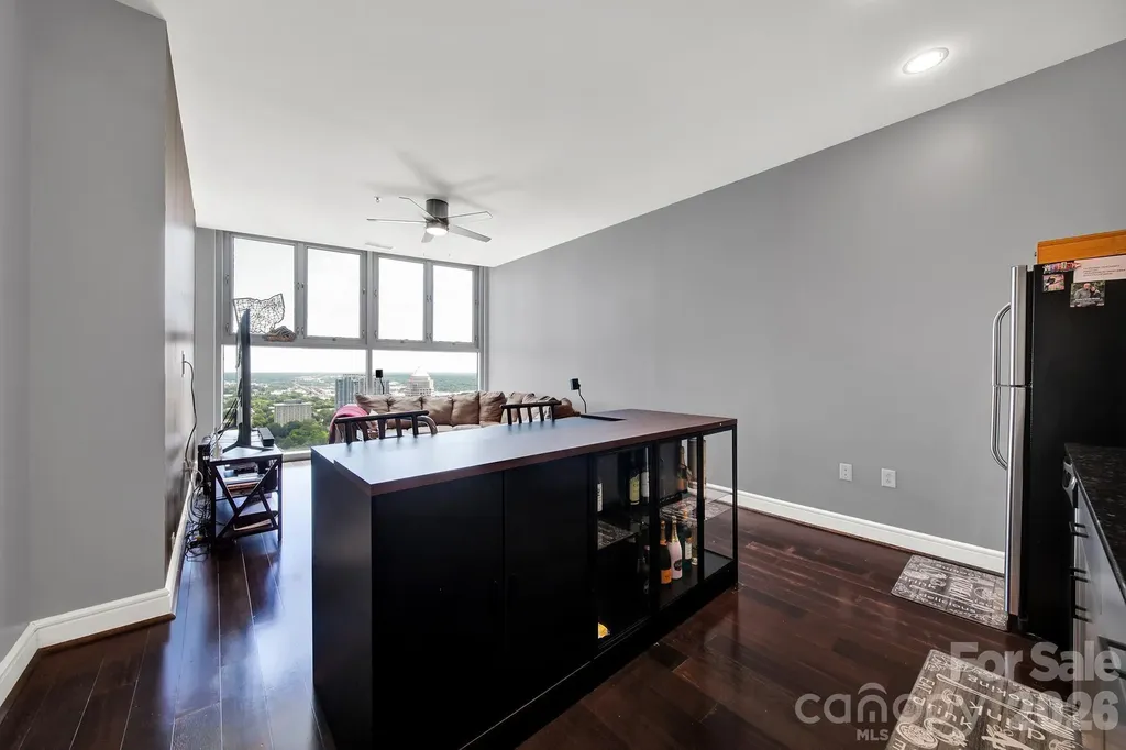 333 W Trade Street Charlotte NC 28202
