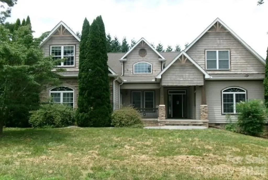 4 Sterling Oaks Drive Fletcher NC 28732