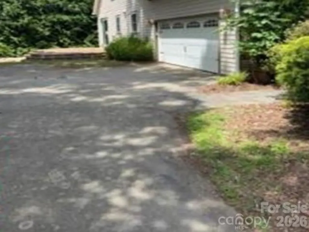 4 Sterling Oaks Drive Fletcher NC 28732