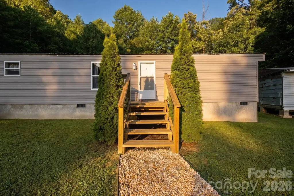 125 Ice Hollow Road Zirconia NC 28790