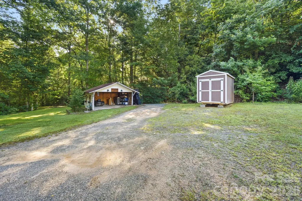 125 Ice Hollow Road Zirconia NC 28790