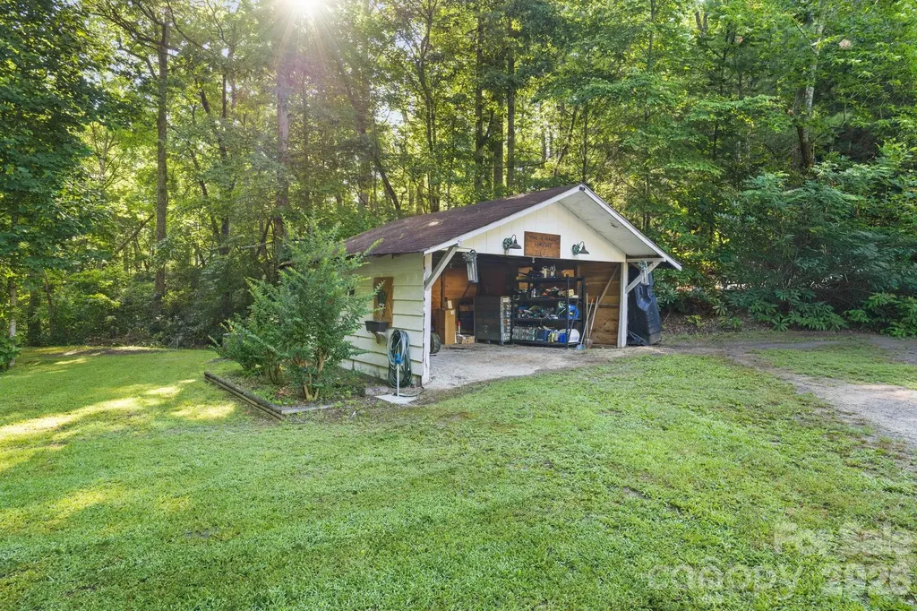 125 Ice Hollow Road Zirconia NC 28790